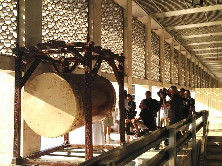 Di Balik Pembuatan Film Guru Ngaji & Badut Maksimal di Masjid Istiqlal Di Balik Pembuatan Film Guru Ngaji & Badut Maksimal di Masjid Istiqlal