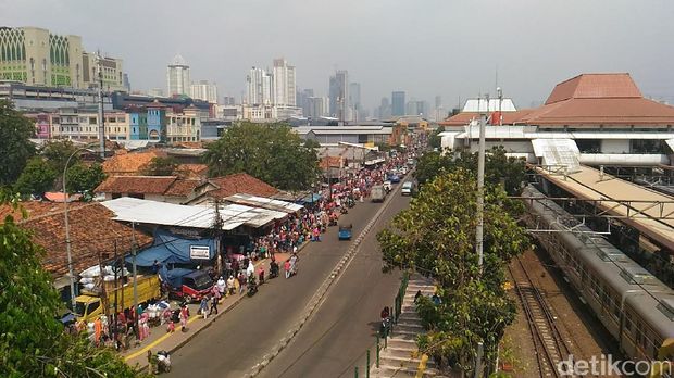 Suasana di Tanah Abang, Senin (15/5) hari ini.