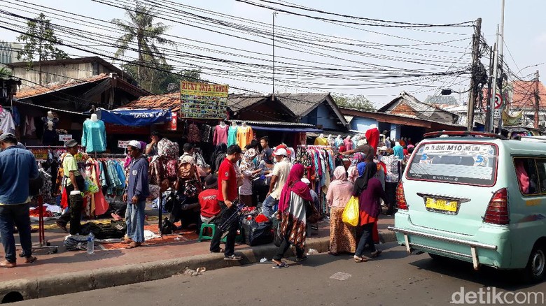 Ini Alasan PKL Tanah Abang Dagang di Trotoar Ini Alasan PKL Tanah Abang Dagang di Trotoar