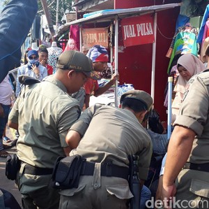 Kucing-Kucingan, Satpol PP Pergi PKL Balik ke Trotoar