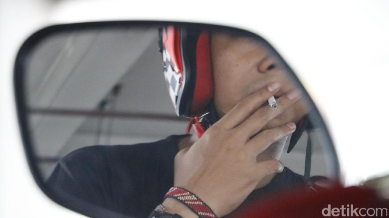 Pelajaran Penting: Pakai Pelindung Mata Saat Naik Motor Pelajaran Penting: Pakai Pelindung Mata Saat Naik Motor