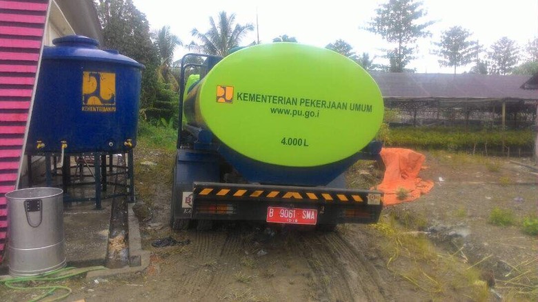 Korban Longsor Luwu Timur Terima Bantuan dari Kementerian PUPR Korban Longsor Luwu Timur Terima Bantuan dari Kementerian PUPR
