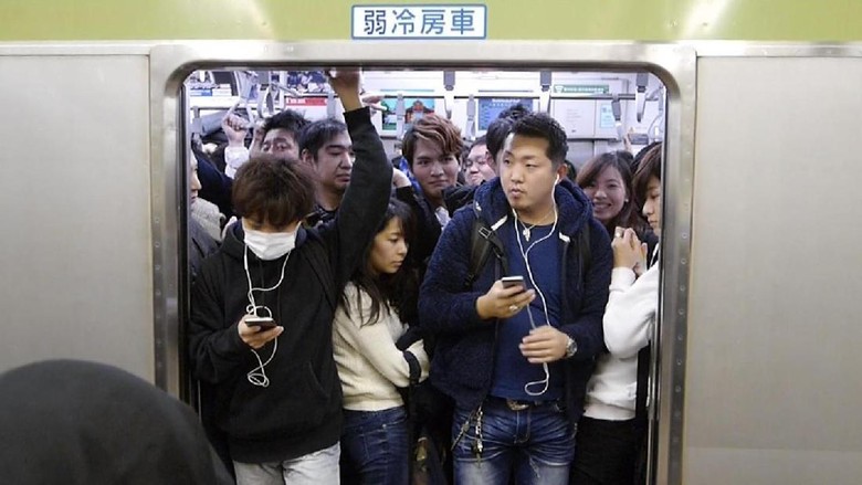 Foto: Kepadatan kereta saat rush hour di Tokyo, Jepang (Kurnia/detikTravel) Foto: Kepadatan kereta saat rush hour di Tokyo, Jepang (Kurnia/detikTravel)