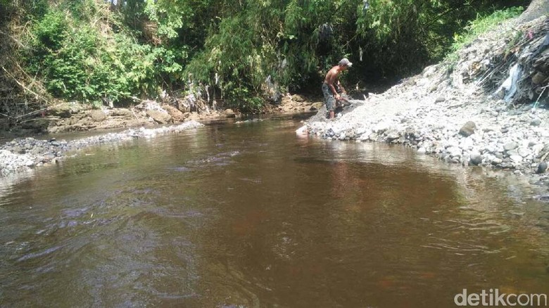 Kali Bedog Bantul Tercemar Limbah Tebu Kali Bedog Bantul Tercemar Limbah Tebu