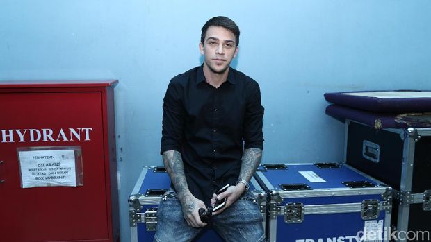 Kisah Cinta Tata Pasca Tommy Soeharto, Mike Lewis-Pevita Makin Lengket!