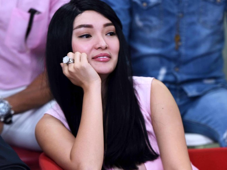 Zaskia Gotik Dikecam karena Terima Endorse Judi Online Usai Jadi Duta Pancasila Zaskia Gotik Dikecam karena Terima Endorse Judi Online Usai Jadi Duta Pancasila