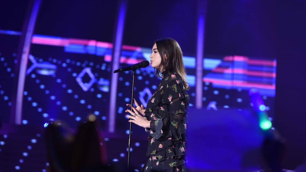 Dua Lipa Manggung di Indonesia dan Bawa Penghargaan Dua Lipa Manggung di Indonesia dan Bawa Penghargaan