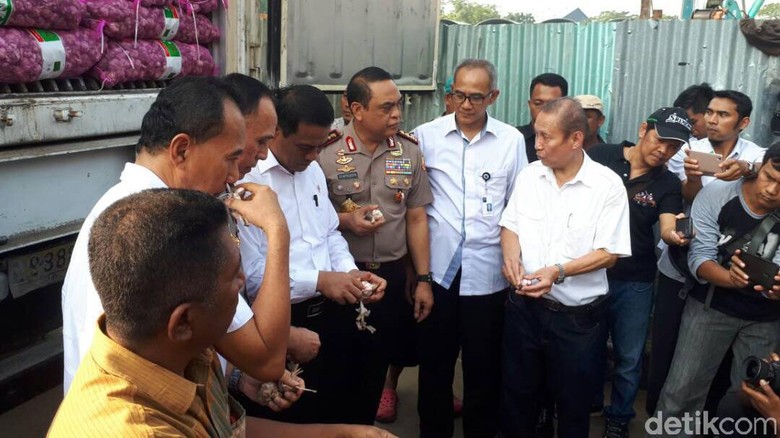 Mentan Bakal Impor 9.000 Ton Bawang Putih Jelang Ramadan Mentan Bakal Impor 9.000 Ton Bawang Putih Jelang Ramadan