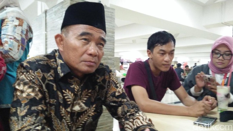 Sekolah 8 Jam Dikritik, Mendikbud Minta Semua Pihak Baca Aturan Sekolah 8 Jam Dikritik, Mendikbud Minta Semua Pihak Baca Aturan