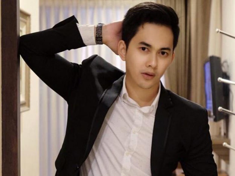 Terbelalak Lihat Dada Dinda Syarif, Netizen Jijik dengan Kiki Farel Terbelalak Lihat Dada Dinda Syarif, Netizen Jijik dengan Kiki Farel