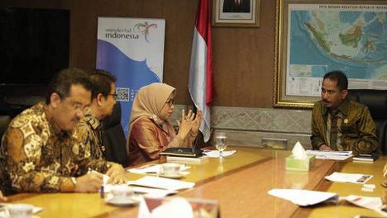 Kerja sama Kemenpar dengan OJK demi pengembangan destinasi dan industri pariwisata / Foto: dok. Kemenpar Kerja sama Kemenpar dengan OJK demi pengembangan destinasi dan industri pariwisata / Foto: dok. Kemenpar