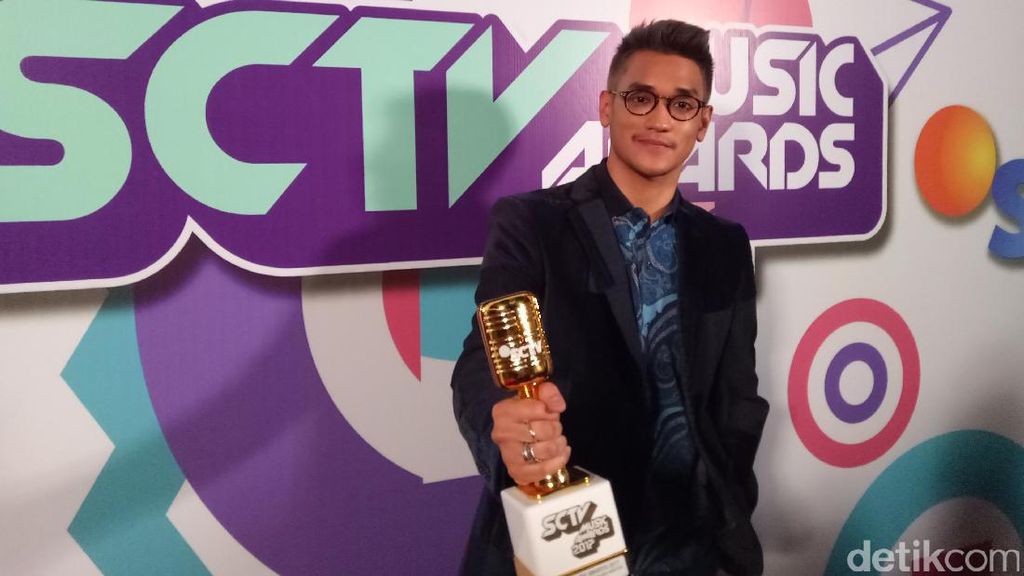 Ubah Warna Rambut, Cara Afgan Syahreza Hilangkan Jenuh Ubah Warna Rambut, Cara Afgan Syahreza Hilangkan Jenuh