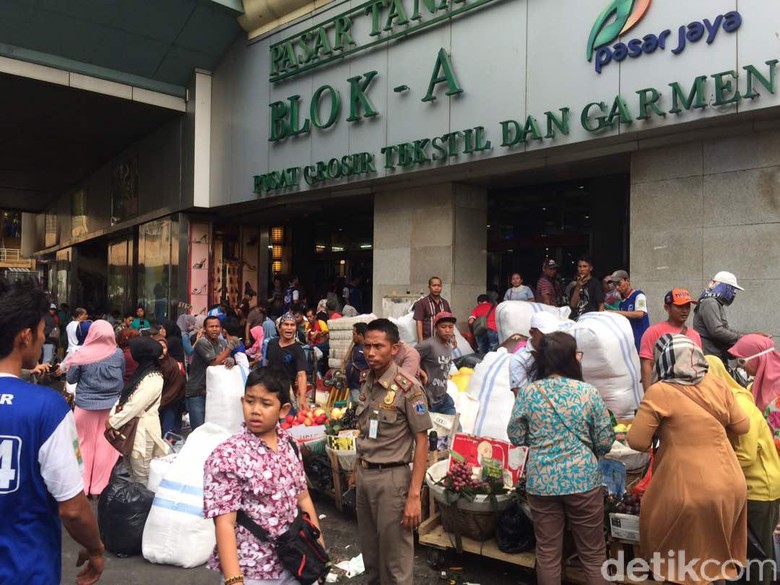 PKL Tanah Abang Dagang Lagi di Jalan, Satpol PP Turun Tangan PKL Tanah Abang Dagang Lagi di Jalan, Satpol PP Turun Tangan
