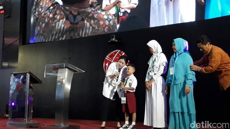 Puan Beri Kuis ke Anak SD Sampai Ibu-Ibu Pengajian di BEI Puan Beri Kuis ke Anak SD Sampai Ibu-Ibu Pengajian di BEI