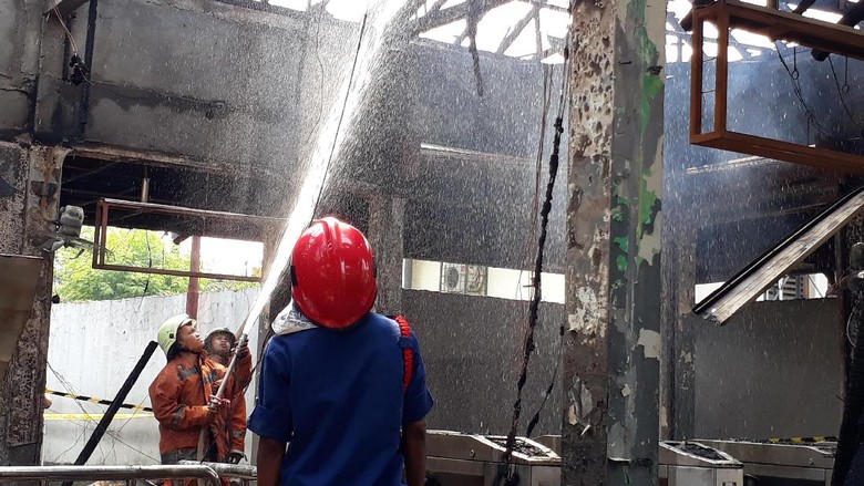 Kronologi Kebakaran Stasiun Klender yang Hanguskan Kantor dan Loket