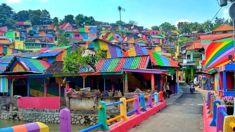 Kampung Pelangi Semarang yang Menarik Perhatian Dunia Kampung Pelangi Semarang yang Menarik Perhatian Dunia