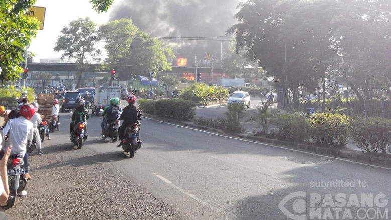Ada Kebakaran, Stasiun Klender Tak Beroperasi Sementara Ada Kebakaran, Stasiun Klender Tak Beroperasi Sementara