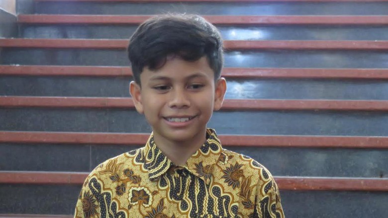 Jonan Temui Bocah Aceh Penemu Listrik dari Pohon Kedondong Jonan Temui Bocah Aceh Penemu Listrik dari Pohon Kedondong