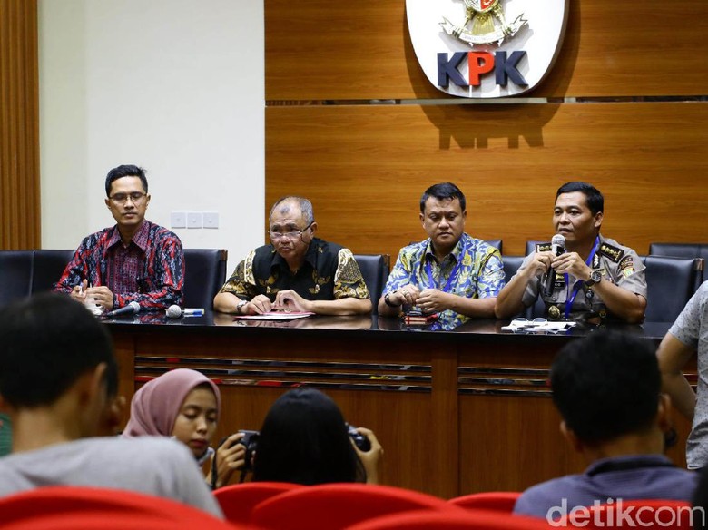 Diperiksa Terkait Novel, Mico Pernah Dilindungi KPK di Kasus Akil Diperiksa Terkait Novel, Mico Pernah Dilindungi KPK di Kasus Akil