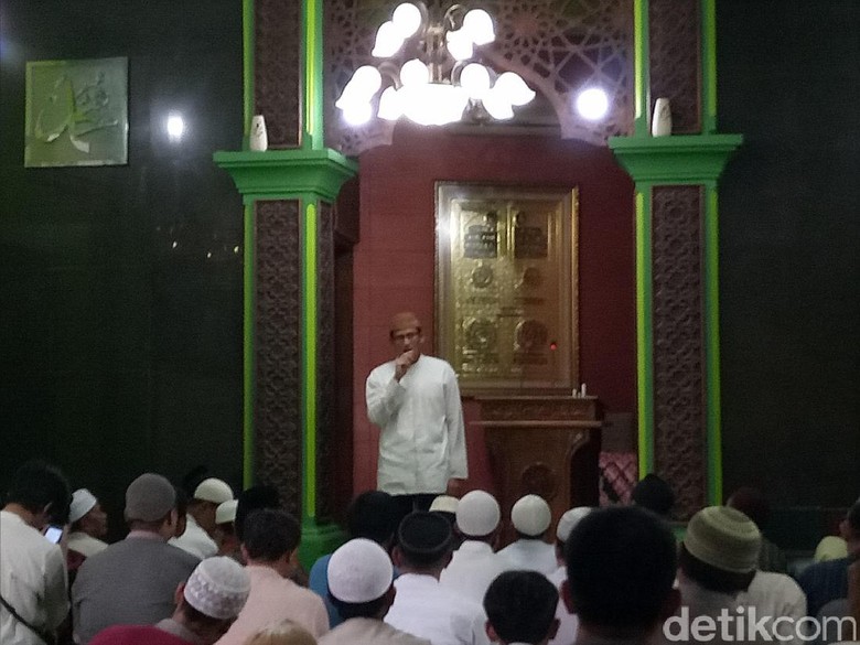 Sandiaga Salat Jumat dan Sapa Warga di Palmerah Jakbar Sandiaga Salat Jumat dan Sapa Warga di Palmerah Jakbar
