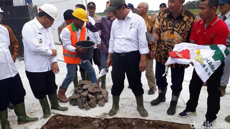 Ke Sumsel, Mentan Groundbreaking Pabrik Gula Tengah Rawa Ke Sumsel, Mentan Groundbreaking Pabrik Gula Tengah Rawa