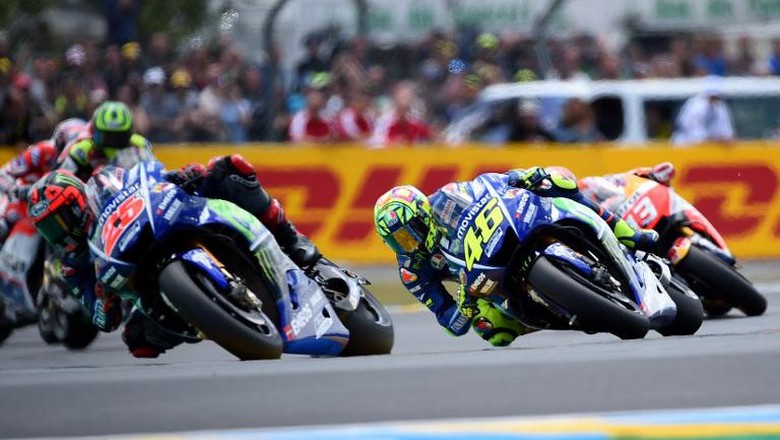 Beda Nasib Vinales dan Rossi dalam Kemenangan ke-500 Yamaha Beda Nasib Vinales dan Rossi dalam Kemenangan ke-500 Yamaha
