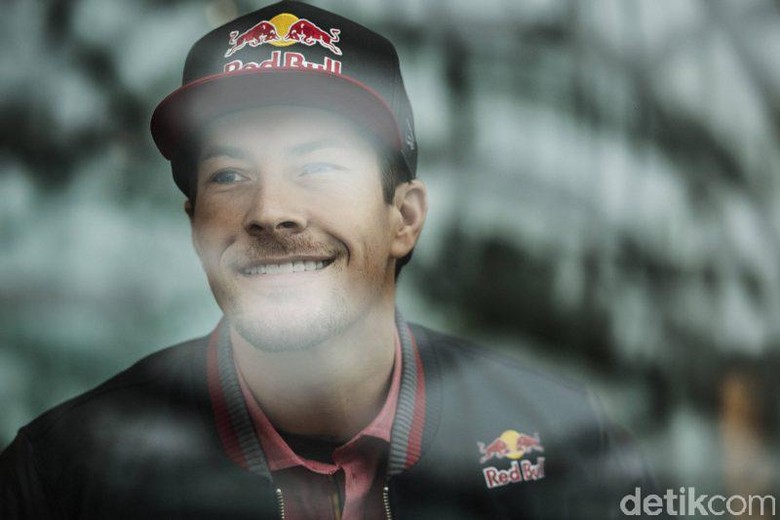 Dunia Melepas Nicky Nayden ke Peristirahatan Terakhir Dunia Melepas Nicky Nayden ke Peristirahatan Terakhir