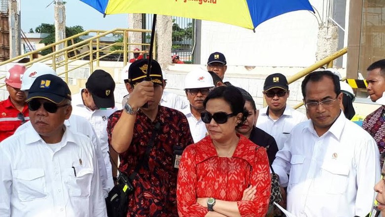 Rasa Penasaran Sri Mulyani Saat Blusukan ke Tol Trans Sumatera Rasa Penasaran Sri Mulyani Saat Blusukan ke Tol Trans Sumatera