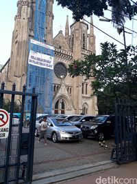 Suasana di Gereja Katedral / 