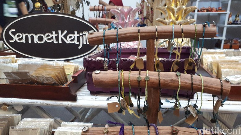 Bisnis Aneka Gelang, Perempuan Ini Raup Omzet Rp 10 Juta/Bulan Bisnis Aneka Gelang, Perempuan Ini Raup Omzet Rp 10 Juta/Bulan