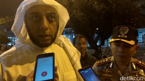 Datangi Kampung Melayu, Syekh Ali Jaber Doakan Korban Ledakan Bom Datangi Kampung Melayu, Syekh Ali Jaber Doakan Korban Ledakan Bom