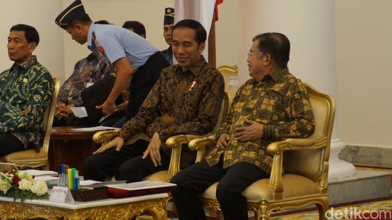 Isu Reshuffle Makin Dekat, Jubir Presiden: Saya Nggak Bisa Prediksi Isu Reshuffle Makin Dekat, Jubir Presiden: Saya Nggak Bisa Prediksi