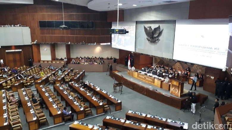 DPR Anggap RAPBN 2018 Rancangan Jokowi Tak Realistis DPR Anggap RAPBN 2018 Rancangan Jokowi Tak Realistis