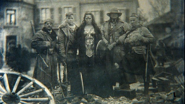 Alasan Perang Dunia I Dipilih Jadi Latar Cerita Film Wonder Woman Alasan Perang Dunia I Dipilih Jadi Latar Cerita Film Wonder Woman