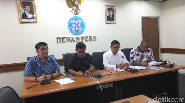 Tim Anies-Sandi Laporkan Situs Gerilyapolitik ke Dewan Pers Tim Anies-Sandi Laporkan Situs Gerilyapolitik ke Dewan Pers