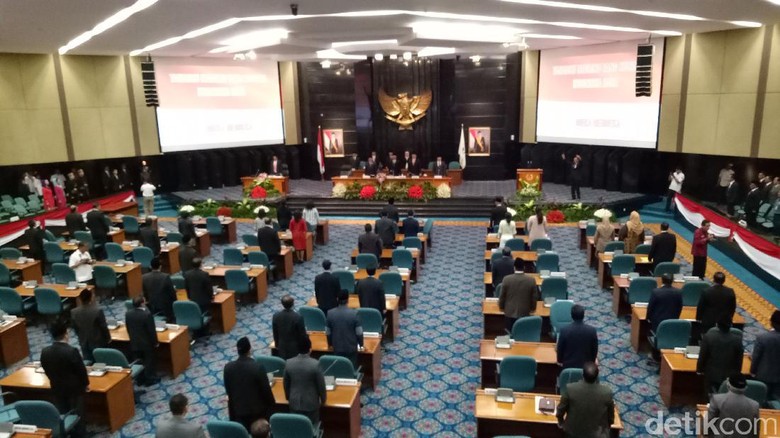 DPRD DKI Gelar Paripurna Tanggapan Fraksi soal APBD 2016 DPRD DKI Gelar Paripurna Tanggapan Fraksi soal APBD 2016