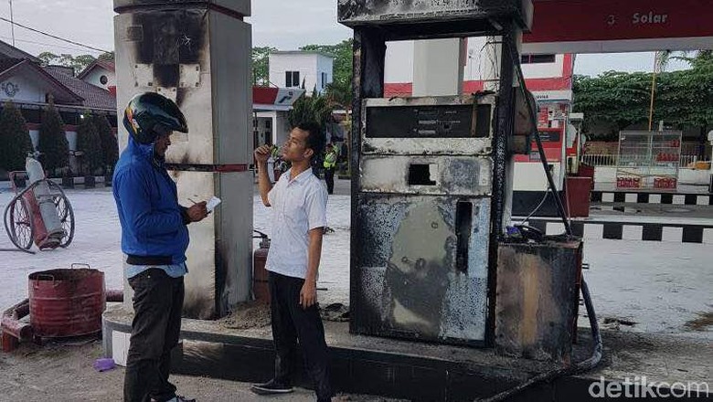 Isi BBM di Jeriken, Mesin Motor Hidup dan SPBU Pun Terbakar Isi BBM di Jeriken, Mesin Motor Hidup dan SPBU Pun Terbakar