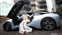 Pesona Hijabers di Mobil Sport Pesona Hijabers di Mobil Sport