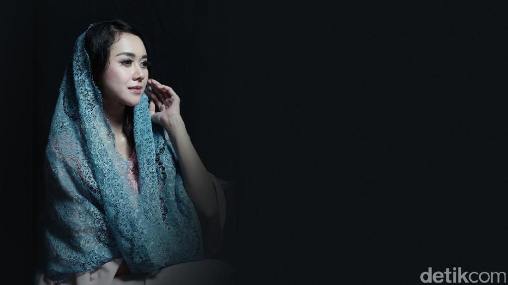 Menanti Kiprah Aura Kasih di Dunia Film Tanah Air Menanti Kiprah Aura Kasih di Dunia Film Tanah Air