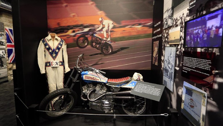 Koleksi Museum Evel Knievel di Kansas, AS (Evel Knievel Museum) Koleksi Museum Evel Knievel di Kansas, AS (Evel Knievel Museum)