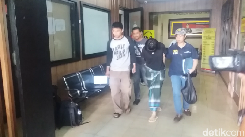 VM yang Nyaris Bugil Saat Belanja Positif Pakai Obat Penenang VM yang Nyaris Bugil Saat Belanja Positif Pakai Obat Penenang