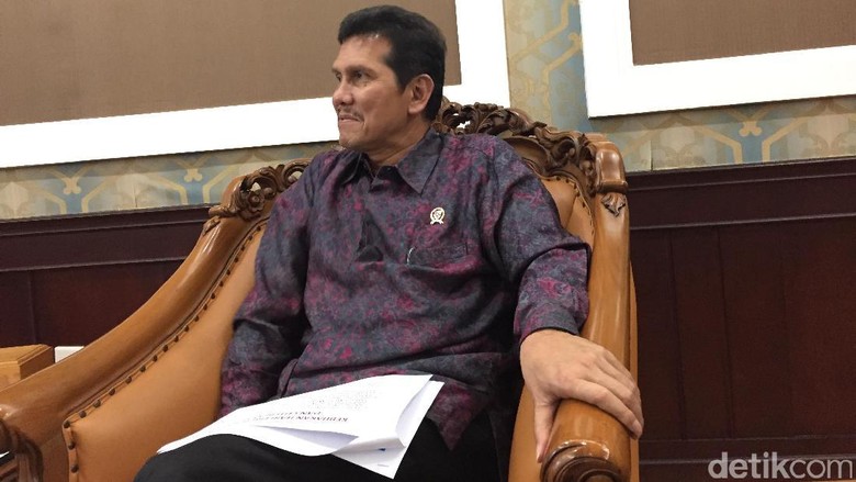 Blak-blakan MenPAN RB Soal Kinerja PNS Blak-blakan MenPAN RB Soal Kinerja PNS