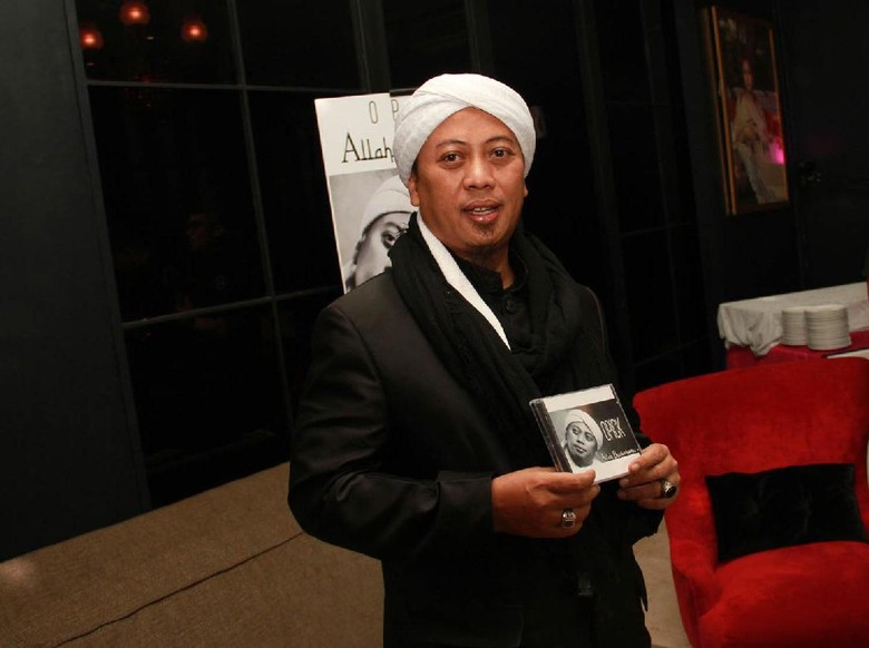Rumah Tangga Bermasalah, Opick dan Istri Masih Satu Rumah Rumah Tangga Bermasalah, Opick dan Istri Masih Satu Rumah
