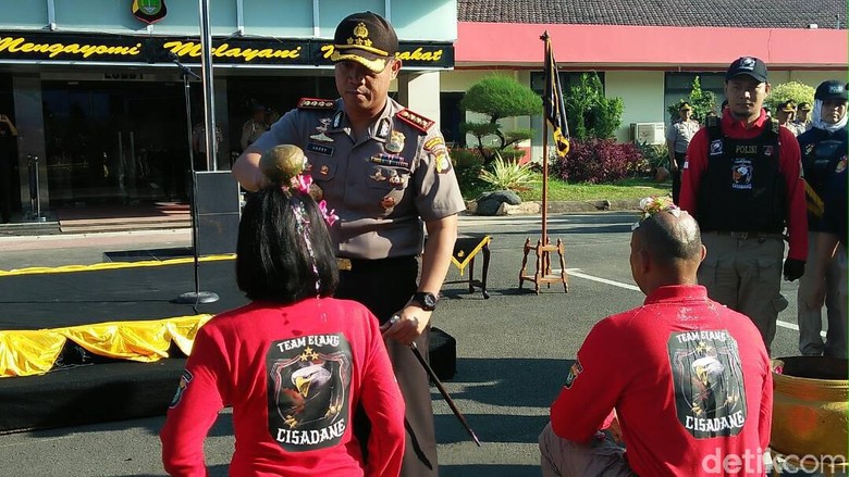 Dimandikan Air Sungai, Ini Timsus 'Elang Cisadane' Polres Dimandikan Air Sungai, Ini Timsus 'Elang Cisadane' Polres