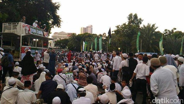 Massa Aksi Bela Ulama 96 bertambah jumlahnya