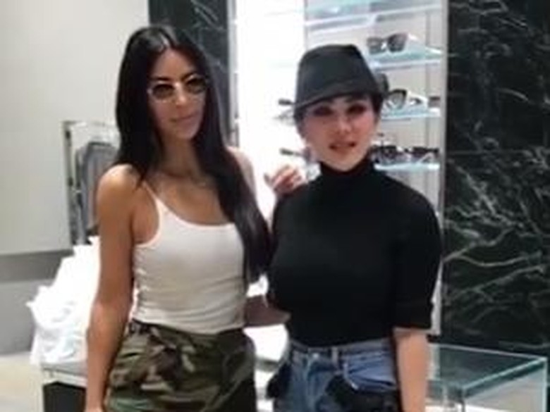 Obrolan Campur-campur hingga Cucok Meong antara Kim Kardashian dan Syahrini Obrolan Campur-campur hingga Cucok Meong antara Kim Kardashian dan Syahrini