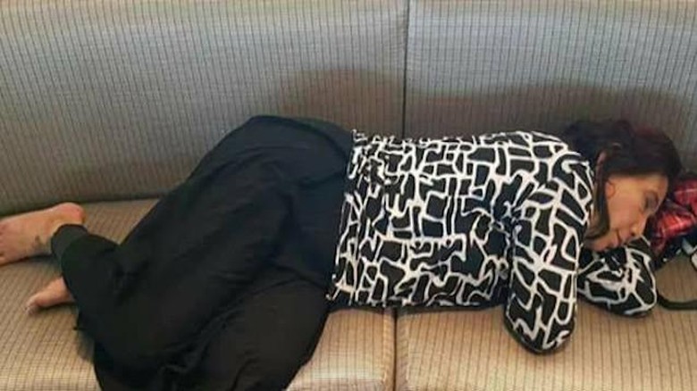 Fotonya Tidur di Bandara Jadi Viral, Ini Kata Susi Fotonya Tidur di Bandara Jadi Viral, Ini Kata Susi