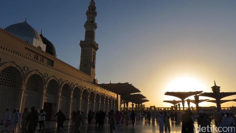 Sunrise di Masjid Nabawi (Fitraya/detikTravel) Sunrise di Masjid Nabawi (Fitraya/detikTravel)