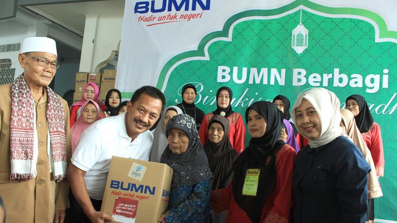 BUMN Bagikan 200 Ribu Bingkisan Ramadan di Jabodetabek BUMN Bagikan 200 Ribu Bingkisan Ramadan di Jabodetabek