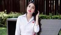 Bibir Merah Merekah Sandra Dewi